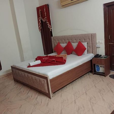 Hotel Holiday Inn Paradise Chandīgarh Extérieur photo