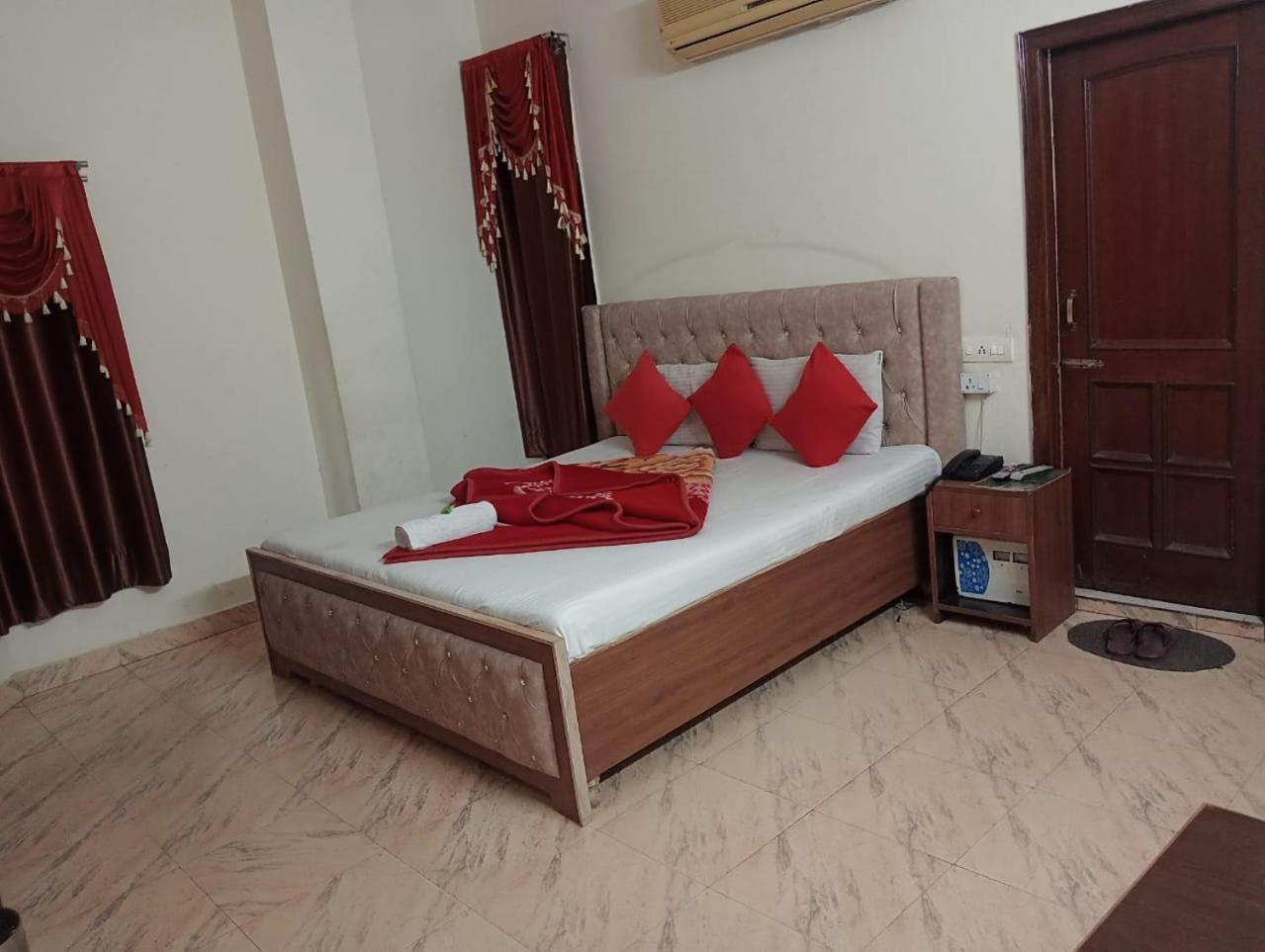 Hotel Holiday Inn Paradise Chandīgarh Extérieur photo