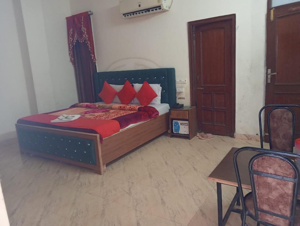 Hotel Holiday Inn Paradise Chandīgarh Extérieur photo